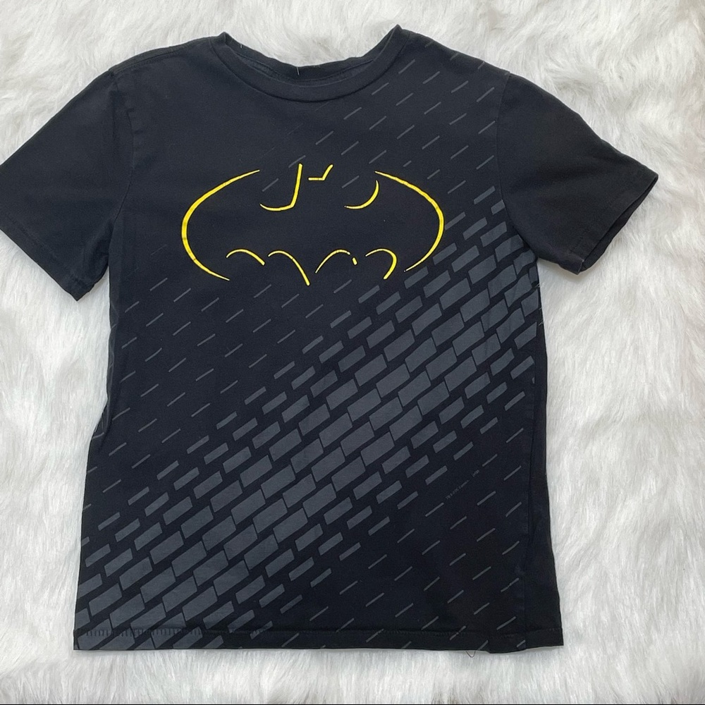Batman Symbol Kid’s Shirt Size: XL (12-13)